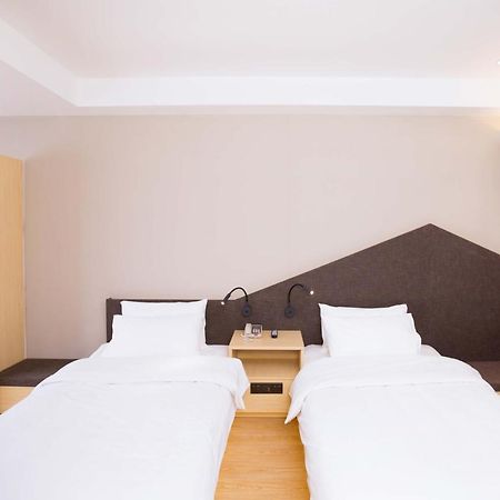 Ibis Styles Jingdezhen Cidu Avenue Hotel Exterior photo